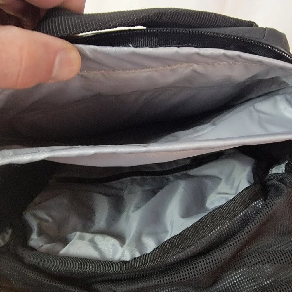 Camelbak missing zippers